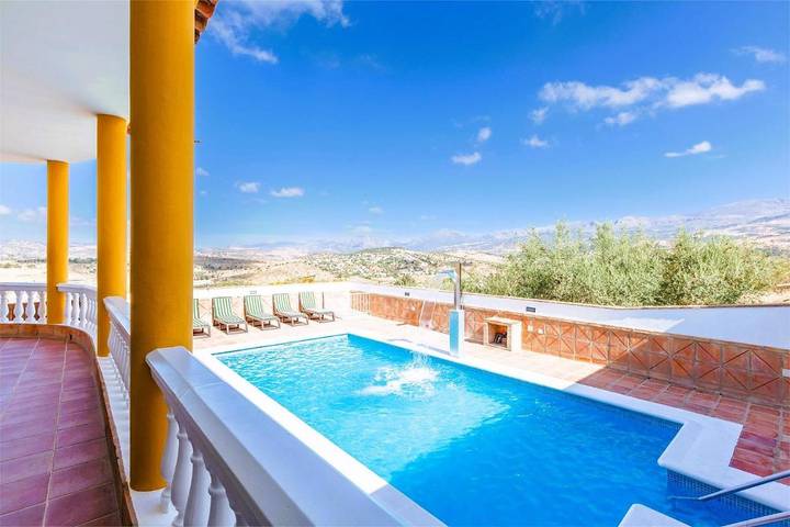 Casa rural para 14 personas, con vistas además de piscina y balcón, Familias con niños en Alcaucín - 4