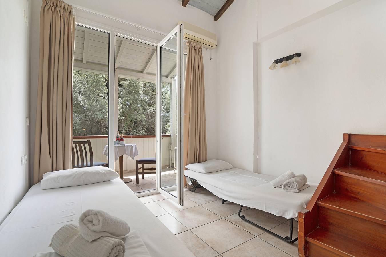 Entire apartment, Apartment 'Mezoneta 4' with Sea View and Air Conditioning in Perigiali, Greece