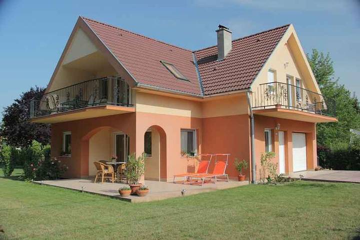 Ferienhaus für 8 Personen, mit Balkon und Garten