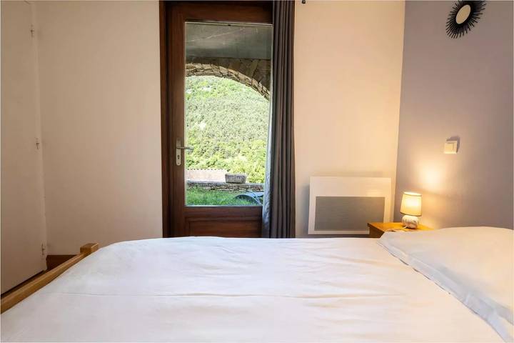 Gîte pour 4 personnes, avec piscine et terrasse, animaux acceptés à Les Vignes - 4