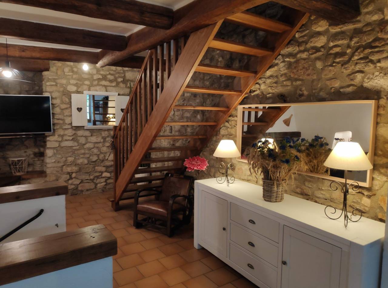Appartement entier, Le Figoloriot, Gîte de village climatisé in Saint-Paulet-de-Caisson, Région de Nîmes