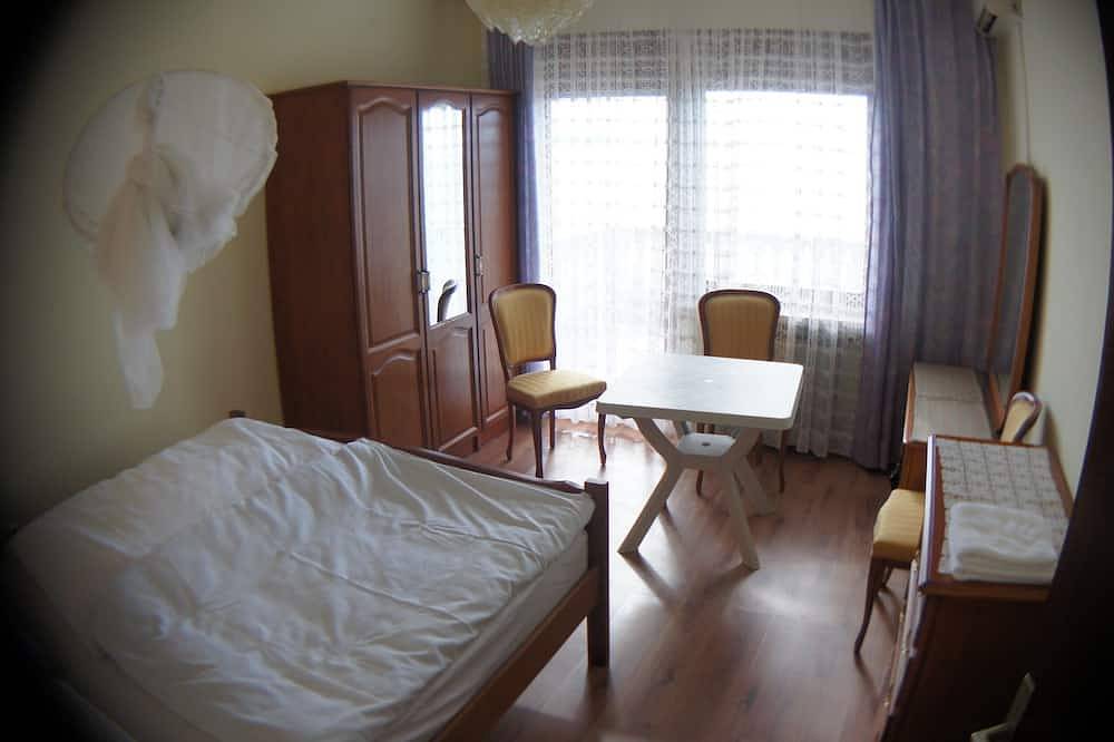 A P A R T M E N T - 7 7 Private beach & swimming pool in Starigrad Paklenica, Starigrad