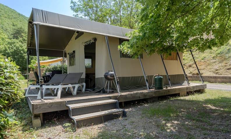 Tente pour 6 personnes, avec Balcon/Terrasse et Terrasse ainsi que Jardin et Sauna