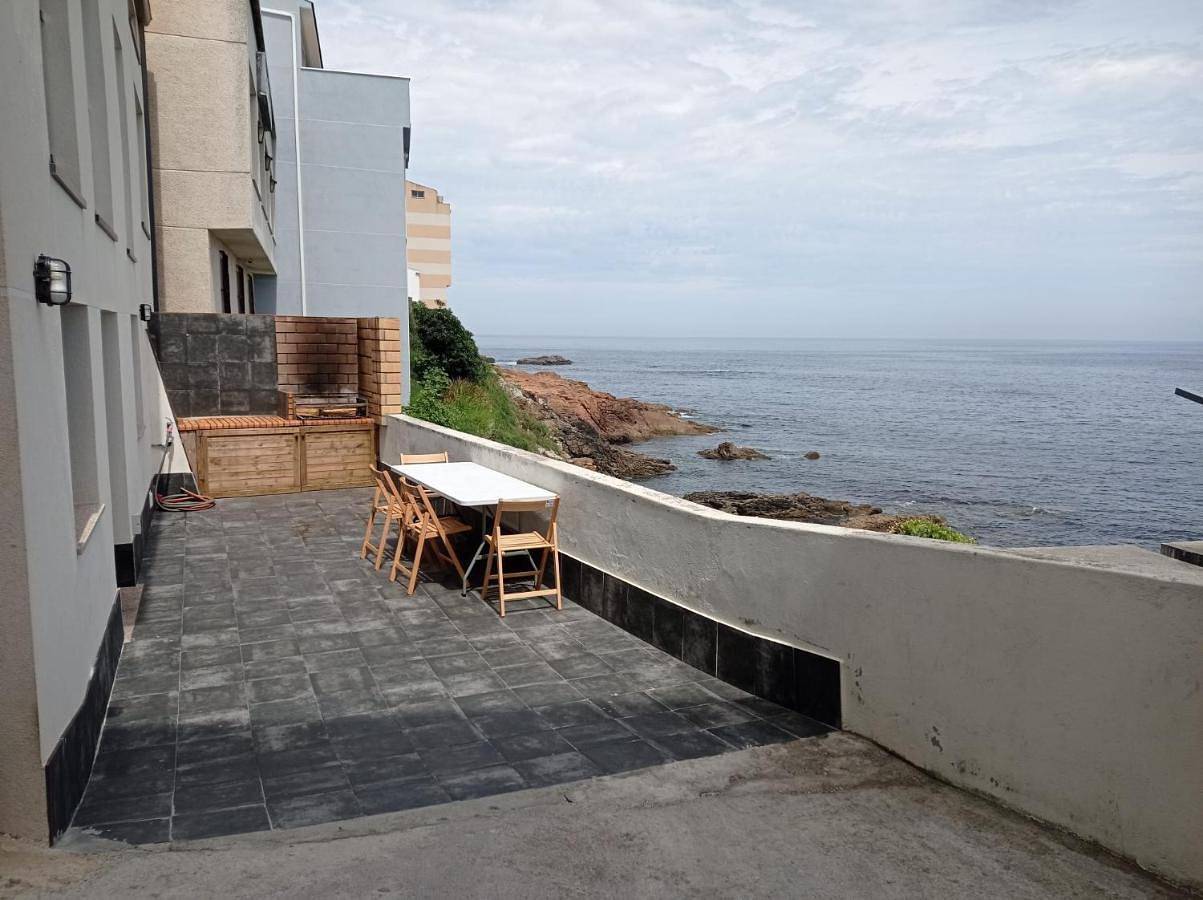 Apartamento entero, Vila Mariña. Casa marinera con terraza sobre el mar en Caión in Caión, Laracha