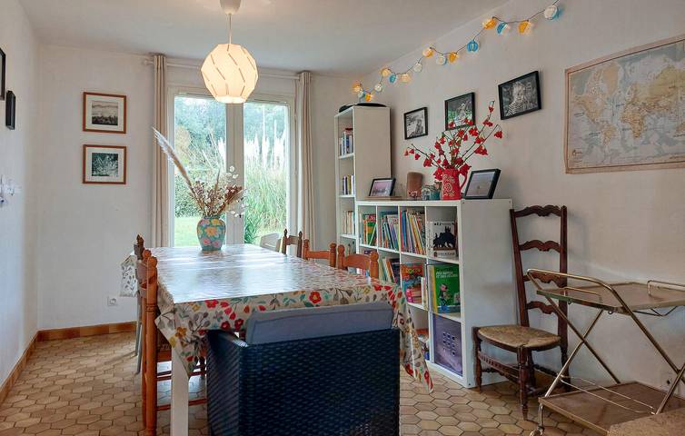 Luxury Apartment with Pool and Garden, Near Plage des Nonnes in Meschers-sur-Gironde, Rochefort region