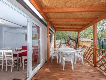 Ferienhaus für 4 Personen, mit Terrasse und Pool in Starigrad Paklenica