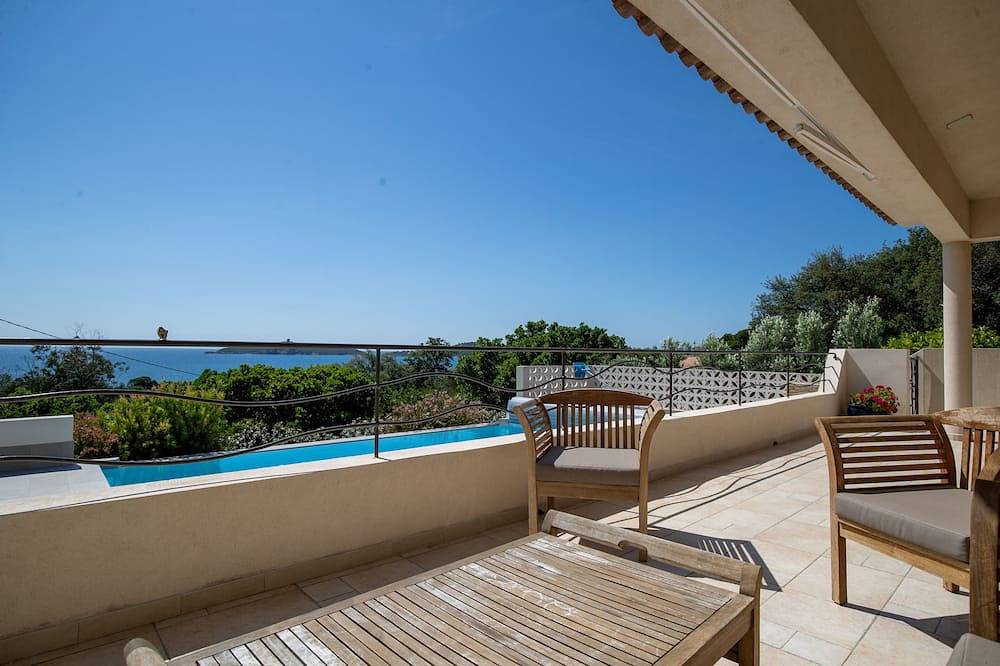 Villa Rosalinda, 120m2250m from Pinarello beaches in Sainte-Lucie de Porto-Vecchio, Zonza