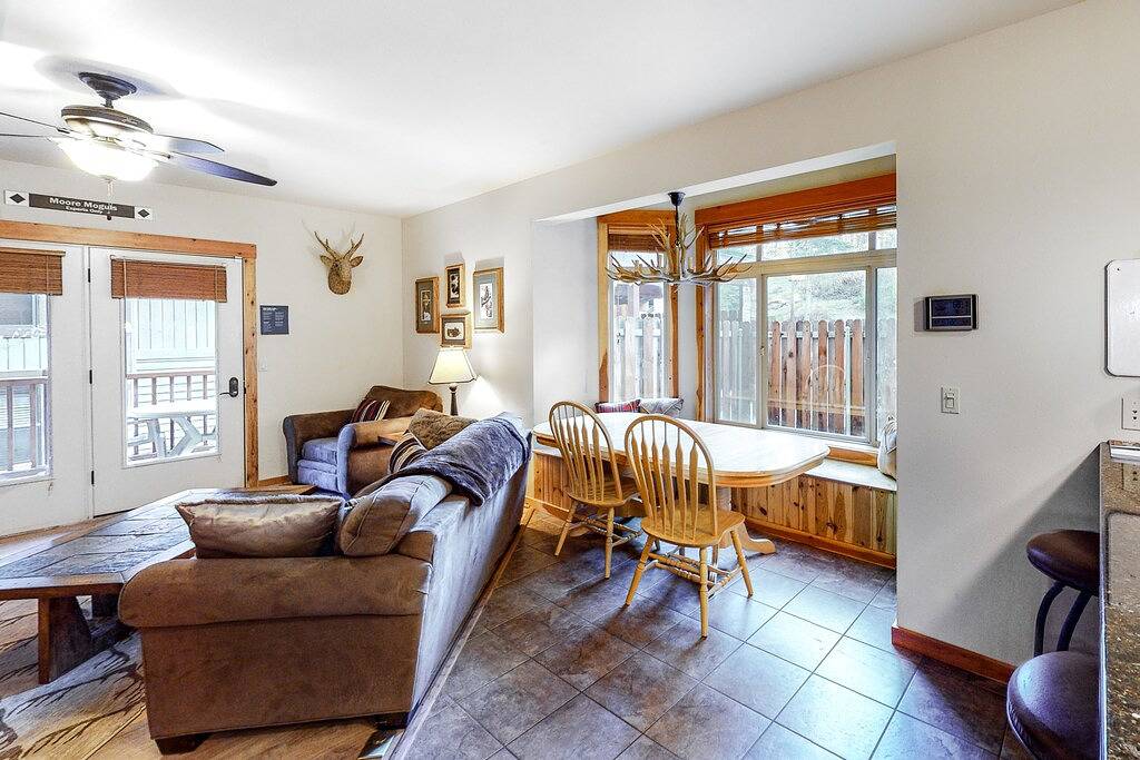 Ganze Wohnung, Charmante Wohnung mit einem gemeinsamen Whirlpool, Updates, zu Fuß zu den Pisten! in Glacier-Nationalpark