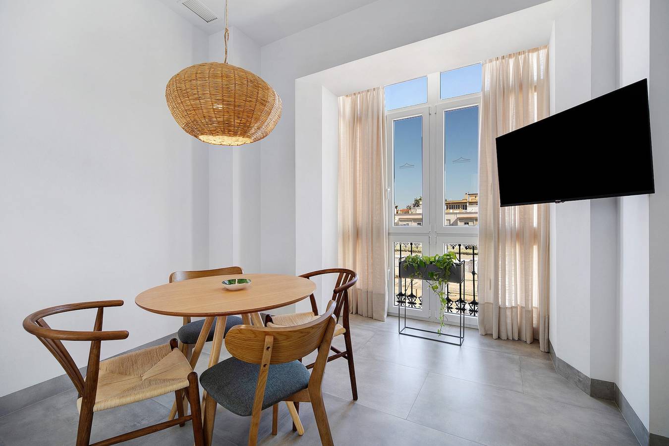 Apartamento entero, Apartamento 'Gran Suite Balcón 4' con balcón, Wi-Fi y aire acondicionado in Chiclana de la Frontera, Costa de la Luz