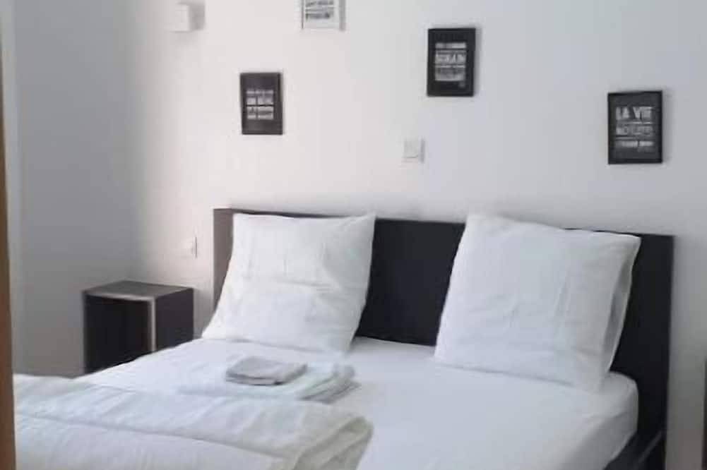 Beautiful, well-equipped house with garden and swimming pool in Marquixanes, Región de Prades (Francia)