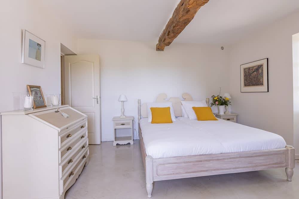 Gîte en pierre avec piscine au calme - Lits king size & Vue sur les pyrénées in Gondrin, Gers