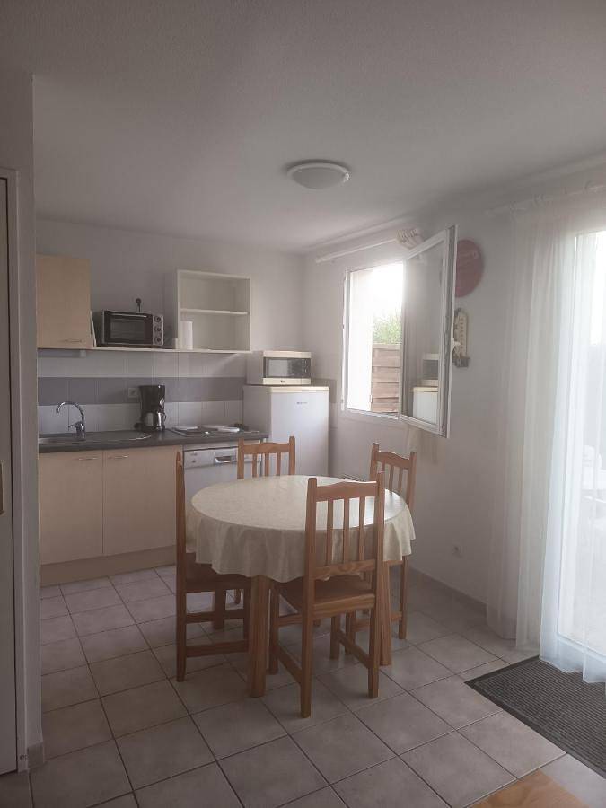 Location de vacances pour 6 personnes, avec terrasse ainsi que piscine et vue à Aubais - 3