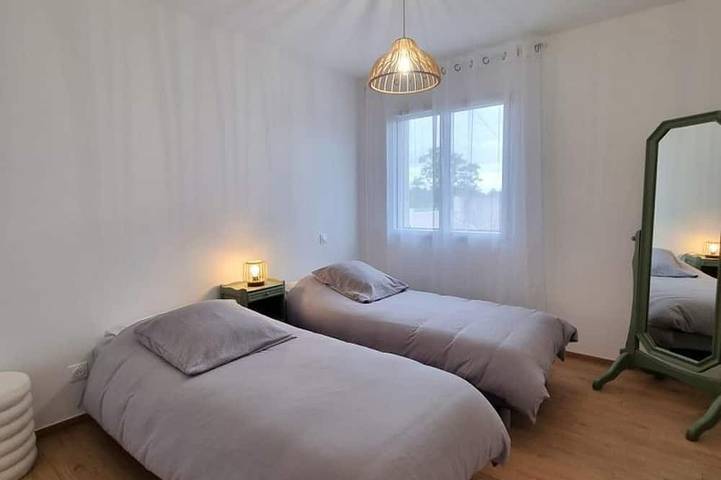 Gîte pour 4 personnes, avec jardin à Boisset-lès-Montrond - 3