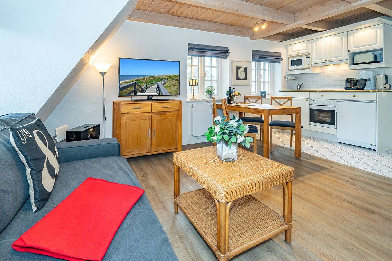 Ganze Wohnung, Zentral gelegene Ferienwohnung unter Reet für max. 2 Personen, in Westerland. in Westerland, Sylt (Gemeinde)