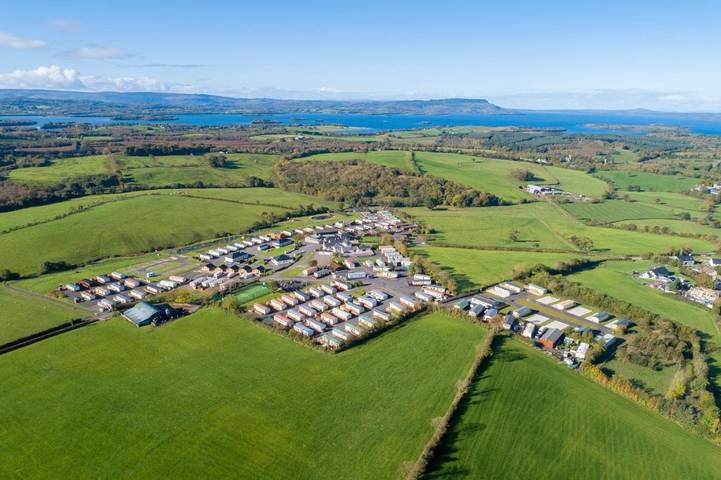 Glamping for 4 people, with Terrace and Garden as well as View in County Fermanagh