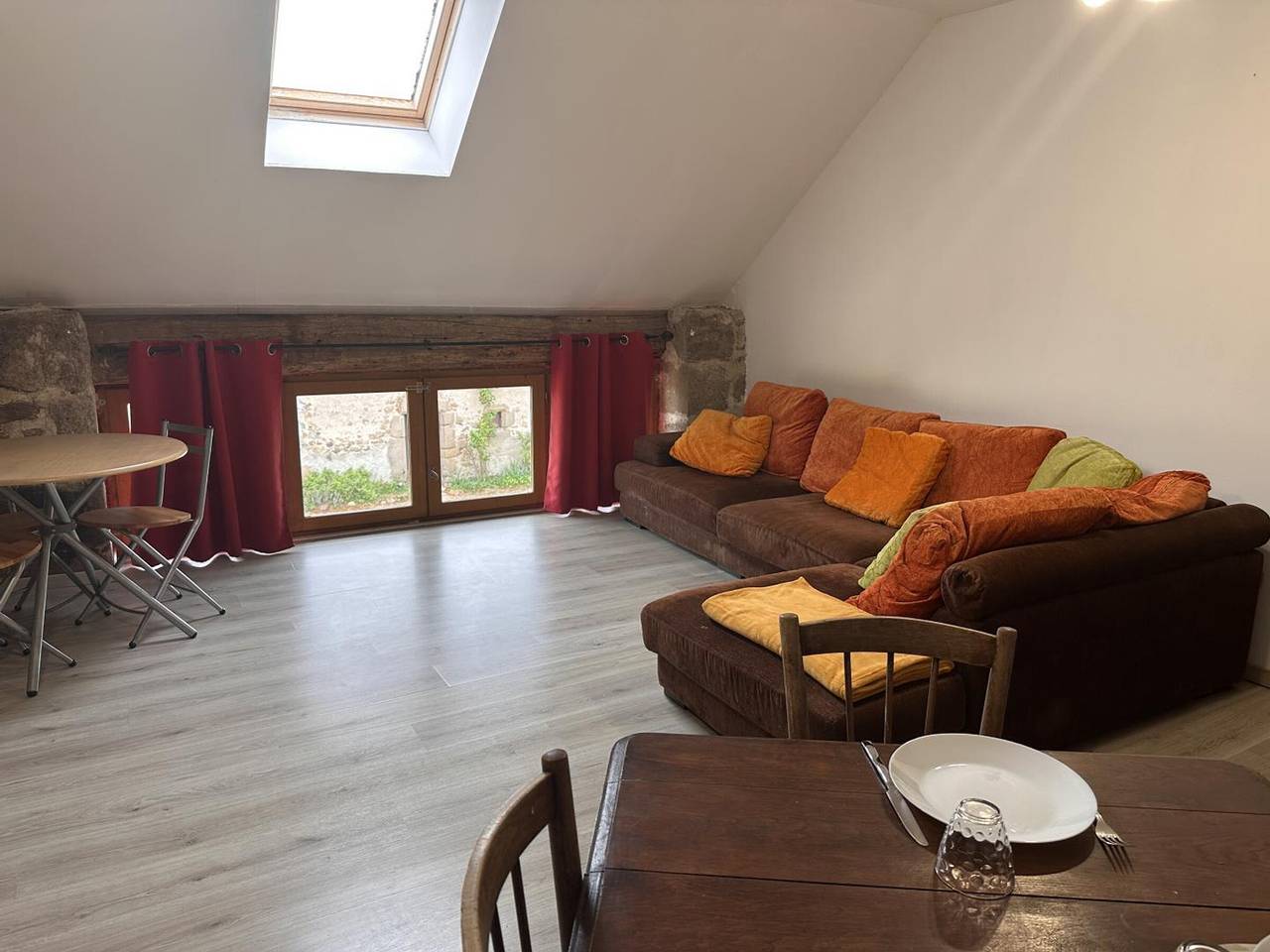 Gîte Campagnard avec Wifi et Animaux Acceptés in Saint-Bonnet-de-Four, Région de Montluçon