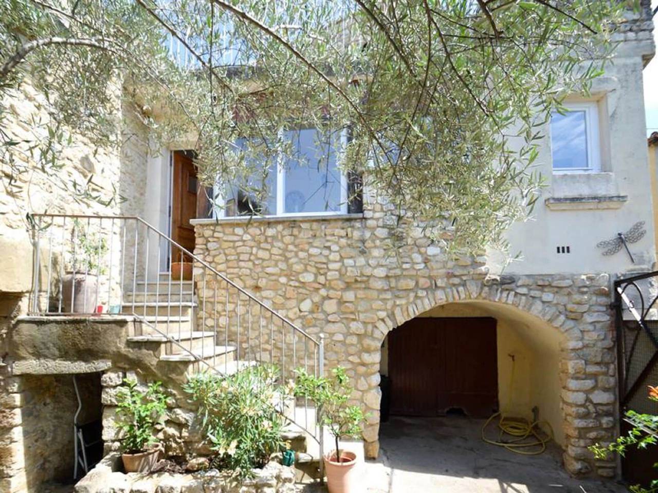 Steinhaus im Gard nahe Valbonne-Wald in Saint-Laurent-de-Carnols, Nimes und Umgebung