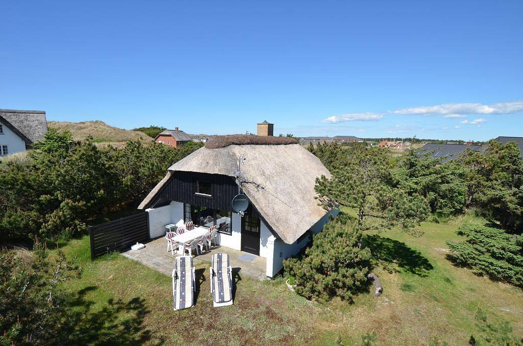Holiday home with good wind protection and close to the dunes - Only 300 m to the beach! in Ulfborg, Holstebro Region