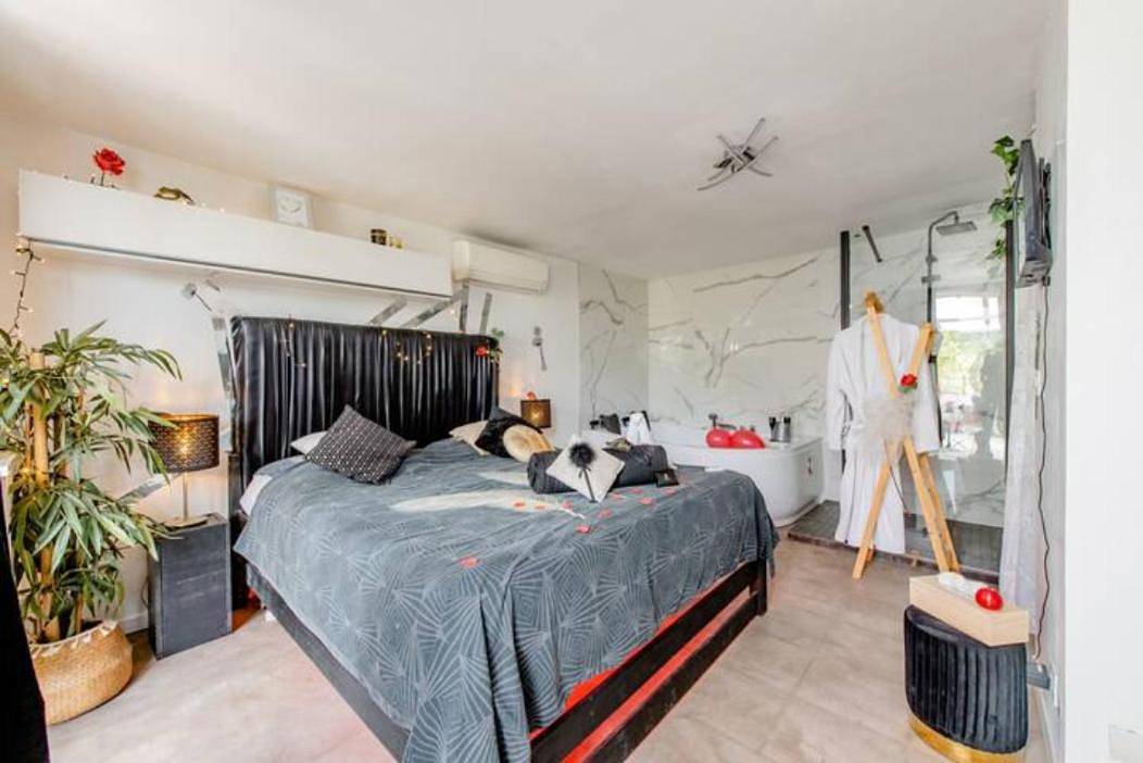Appartement entier, Coconbleu, balnéo double in Solliès-Toucas, Côte méditerranéenne (France)