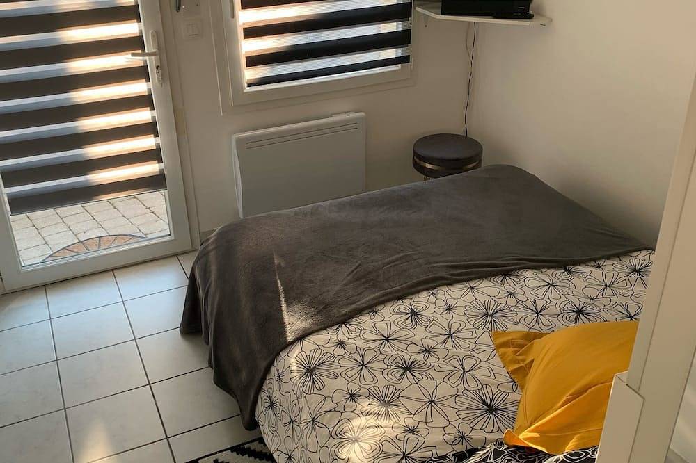 Entire apartment, Florent's studio in Vaugneray, Rhône