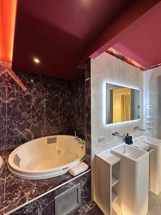 BnB für 2 Personen, mit Whirlpool und Balkon in Cagliari