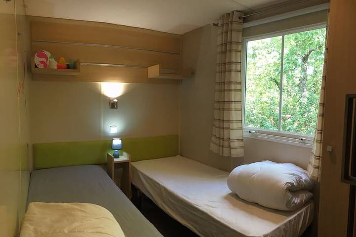 Location de vacances pour 4 personnes, avec jardin ainsi que sauna et piscine à Saint-Privat-de-Champclos - 3