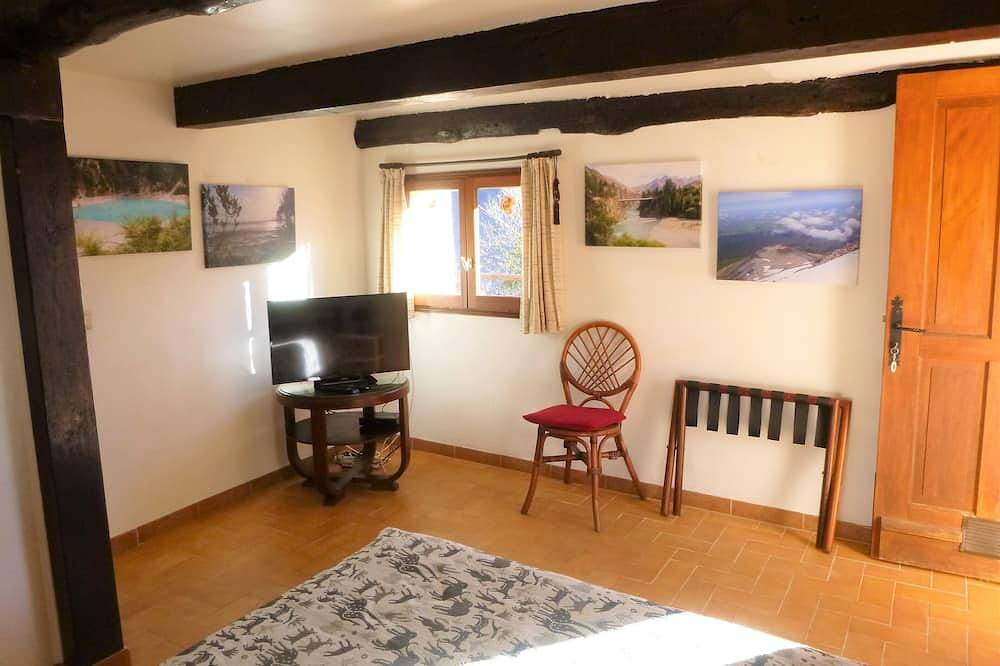Renovated barn facing the Mercantour peaks in Roquebillière, Nizza Region