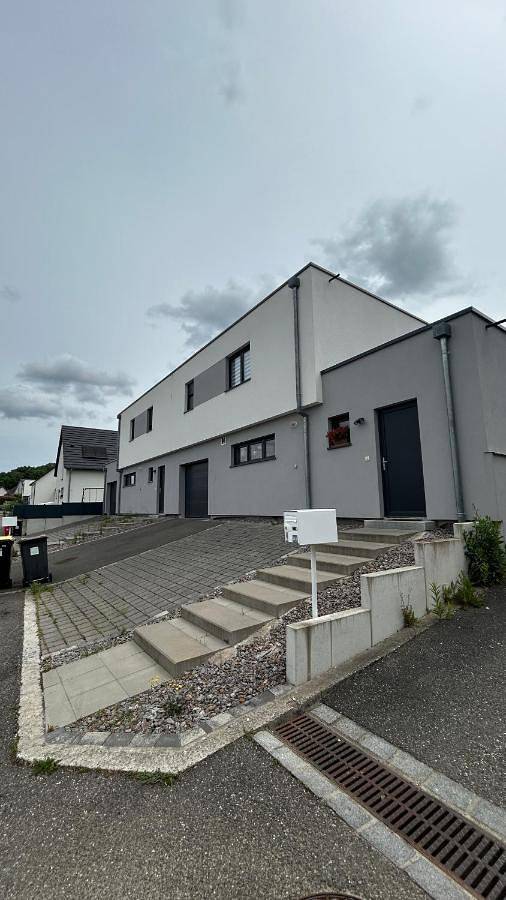 Location de vacances pour 4 personnes, avec Balcon et Jardin à Brunstatt