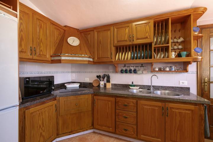 Apartamento entero, Apartamento de vacaciones 'Casa Abona' con vistas al mar, terraza privada y Wi-Fi in La Sabinita, Arico