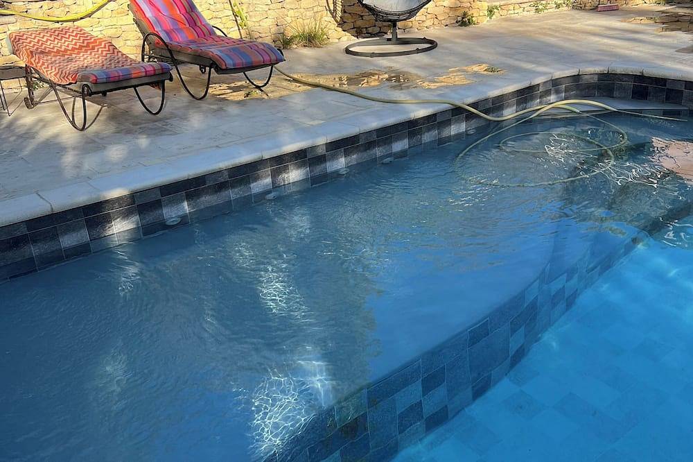 Maison Pour 2 Personnes, Calme et Détente au Pied du Luberon ! in Robion, Regionaler Naturpark Luberon