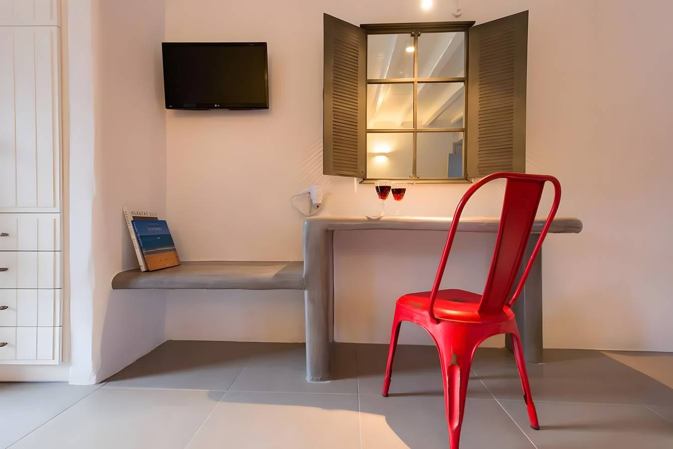 Apartamento 'Echinousa Kimolos katoikia no5' con vistas a la montaña, Wi-Fi y aire acondicionado in Milo