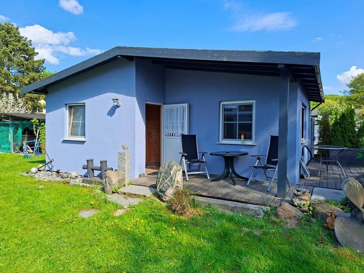Ferienhaus für 2 Personen, mit Terrasse und Garten in Zirkow
