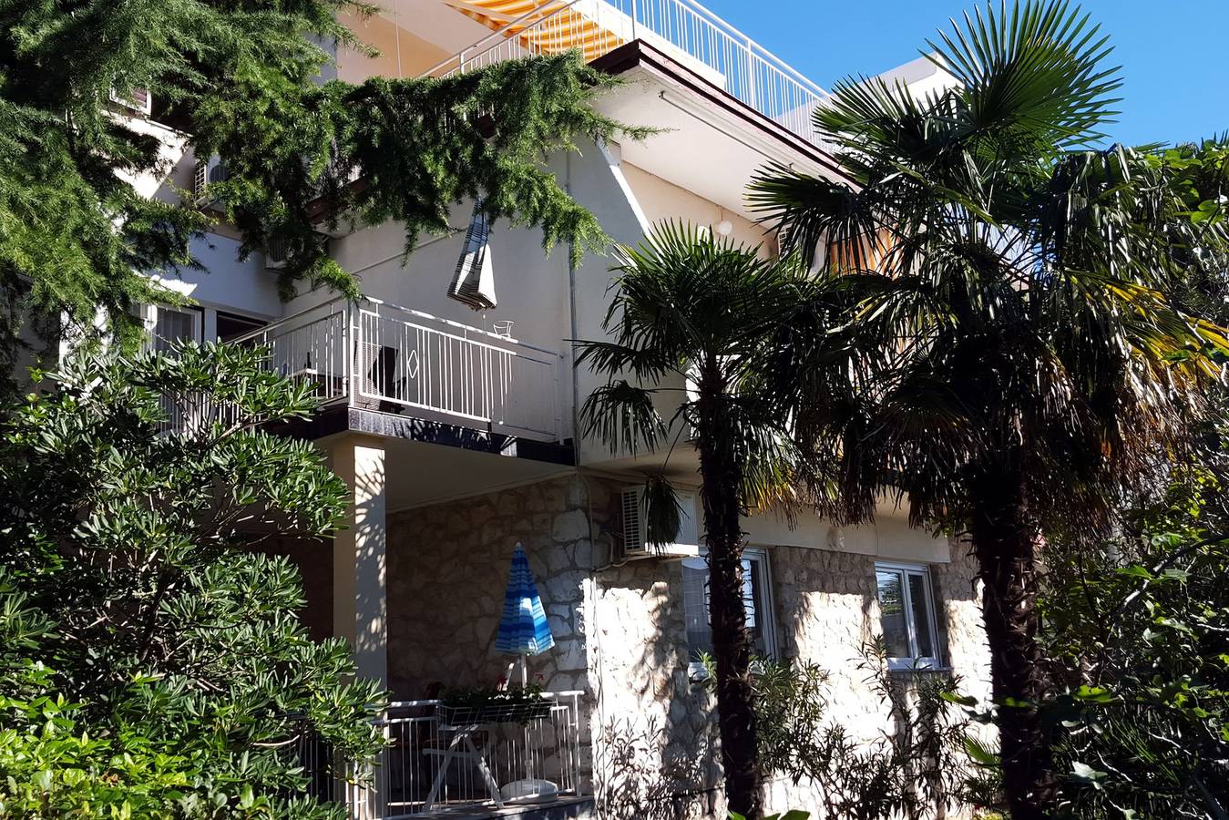 Ganze Wohnung, 1-Zimmer-Ferienwohnung mit Terrasse und Meerblick Dramalj (Crikvenica) A-2397-c in Dramalj, Primorje-Gorski Kotar