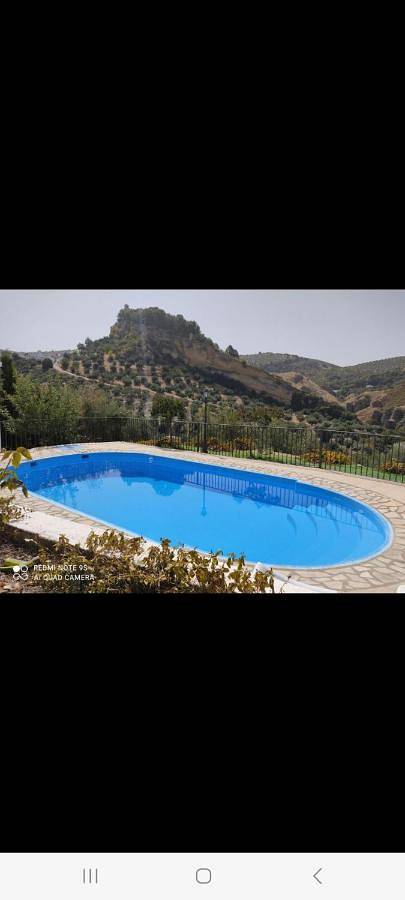 Casa rural para 4 personas, con vistas además de jardín y piscina en Montefrío