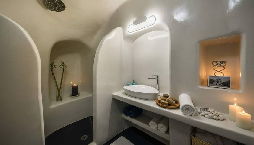 Gîte pour 2 personnes, avec balcon/terrasse et jacuzzi à Santorin - 3