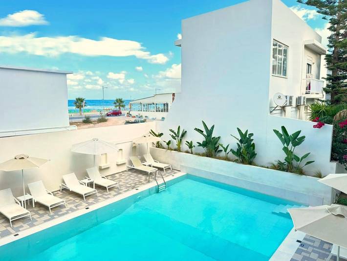 Appart’hôtel pour 3 personnes, avec terrasse ainsi que piscine et vue, animaux acceptés