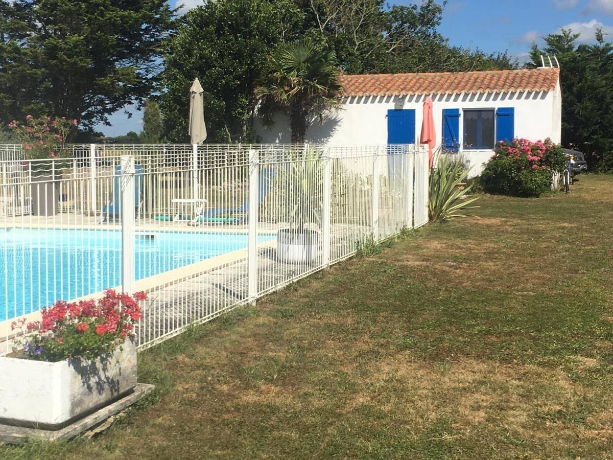 Double Room with Pool View in Beauvoir-sur-Mer, Vendée