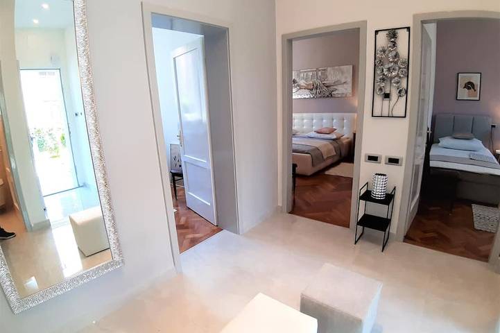 Entire apartment, Luxury apartment in the city center with a large terrace, garden, private garage in Labin City, Labin