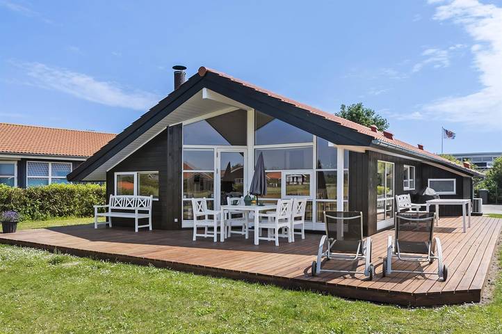 Ferienhaus für 8 Personen, mit Whirlpool und Terrasse sowie Sauna in Lolland-Falster