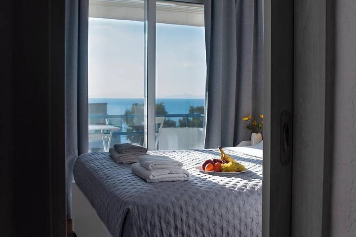 Gîte pour 5 personnes, avec balcon et jardin dans Saronida - 2