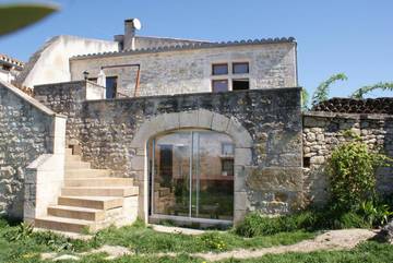 Gîte pour 6 personnes, avec jacuzzi et sauna ainsi que piscine et jardin à Fayssac