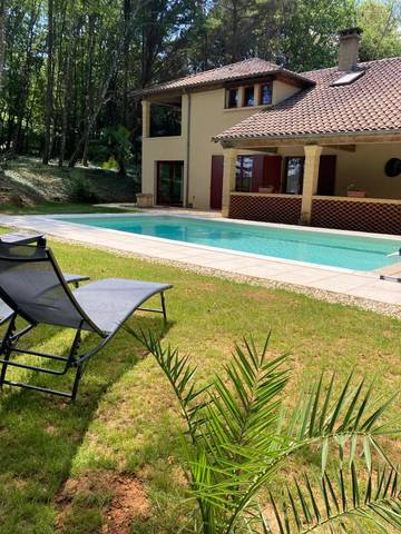 Maison d’hôte pour 2 personnes, avec piscine ainsi que jardin et terrasse dans Les Eyzies