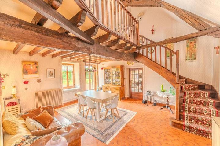 Location de vacances pour 8 personnes, avec terrasse ainsi que jardin et piscine à Gueugnon - 3