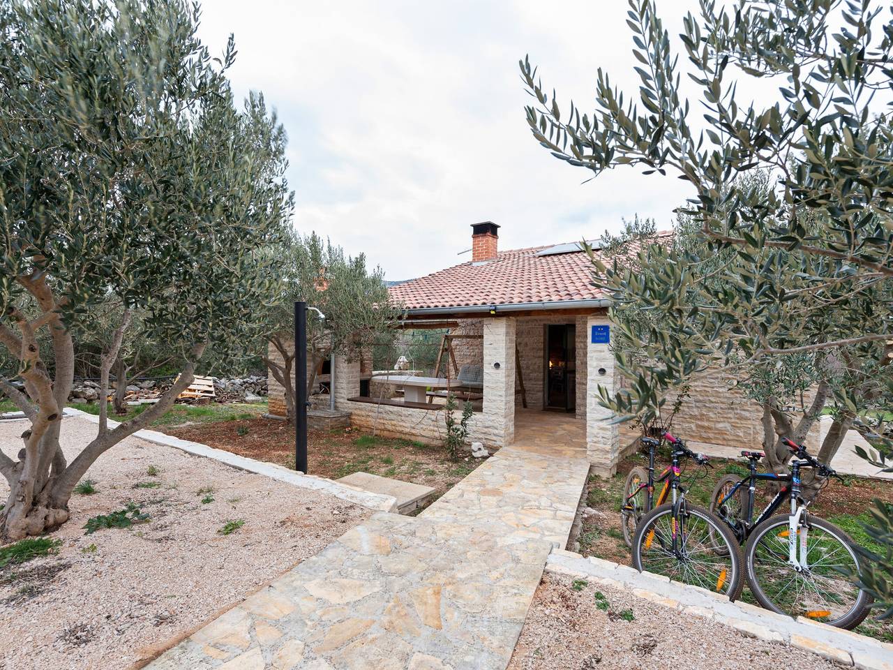 Ferienhaus in Vrana am See und Strand in Pakostane, Zadar