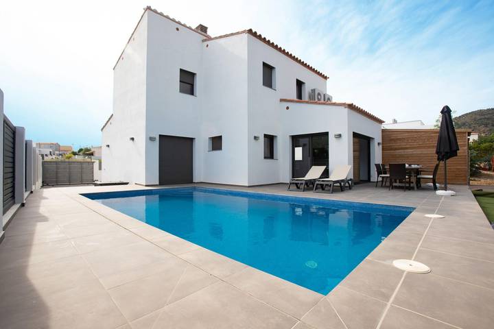 Maison de vacances pour 8 personnes, avec Terrasse ainsi que Jardin et Vue dans El Mas Boscá