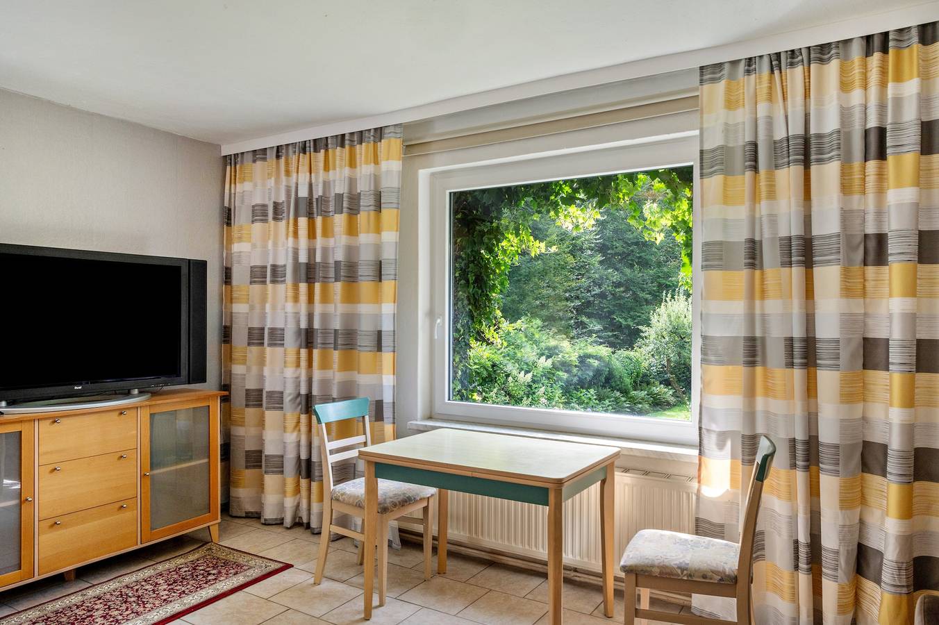 Ganze Wohnung, Ferienwohnung Am Wald" mit Gemeinschaftsterrasse, Gemeinschaftsgarten und Wi-Fi in Hagenow, Mecklenburgisches Elbetal
