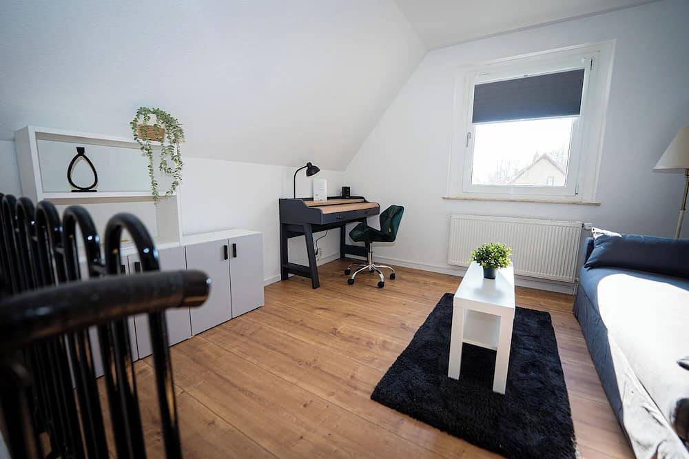 Ganze Wohnung, \"Ferienwohnung Augustus\" in Radebeul, für 4 Gäste, 75m², mit Terrasse und Kamin in Radebeul, Meißen Region