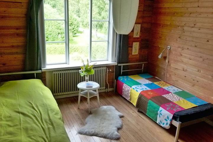 Haus an der Hummelbucht vor Schären und dem Skuleskogen Nationalpark, Hohe Küste in Nätra, Angermanland