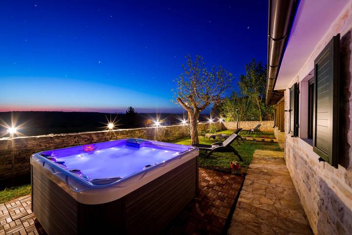 Villa pour 6 personnes, avec jardin et piscine à Kanfanar