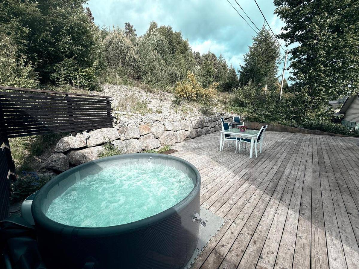 Scenic fjord home with terrace, minutes from Pulpit Rock in Strand (Rogaland)